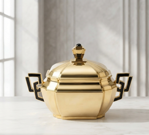 Soupières en métal de style moderne avec finition dorée, couvercle gravé, vaisselle sur mesure, best-seller - Product Image 1