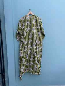 Robe kimono en coton indien vert à fleurs, tenue de plage bohème pour femmes - Product Image 2