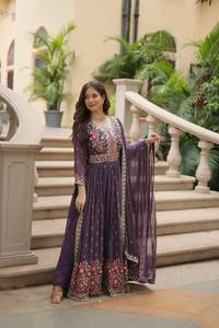 Traje de Novia con Pantalón Anarkali de Diseño con Lentejuelas y Dupatta para Mujer - Product Image 4