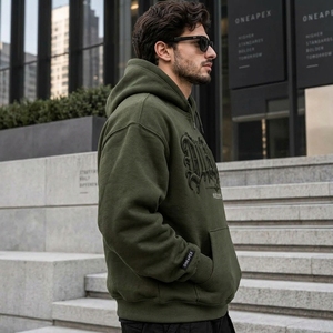 Sweat-shirt à capuche surdimensionné vert olive pour homme, streetwear de luxe, avec logo embossé sur le devant, vente en gros de vêtements - Product Image 4