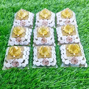 Suministro al por mayor de pirámides de piedra Gomti Chakra para meditación, sanación y equilibrio energético disponible a precio con descuento. - Product Image 5