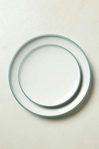 Assiette ronde en émail blanc avec bord vert, vaisselle minimaliste en métal plat, assiettes de service pour restaurant, vaisselle de table - Product Image 6