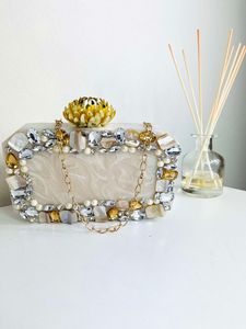 Bolso de mano y de noche de resina epoxi hecho a mano - H a CRAFT HAC-724 con patrón floral y técnica de fundición - Product Image 3