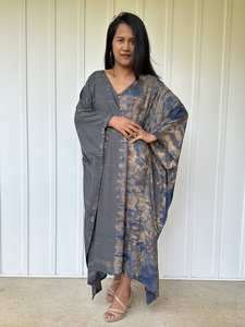 Vestido Kaftán Gris Oscuro Tie Dye con Botones Azules en la Parte Delantera, para Playa, Resort, Vacaciones, Crucero, Salón, Casa - Product Image 2