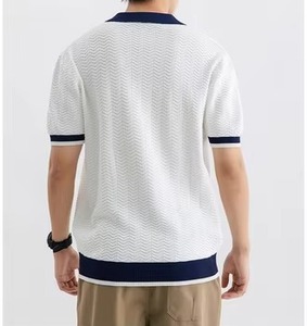 เสื้อโปโลถักแขนสั้นทรงเข้ารูปแฟชั่นผู้ชายสีพื้นระบายอากาศสำหรับฤดูร้อน - Product Image 2