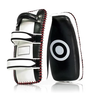 Équipements de boxe : Pads de frappe en cuir véritable légers et personnalisés pour l'entraînement en arts martiaux et la boxe thaï - Product Image 1