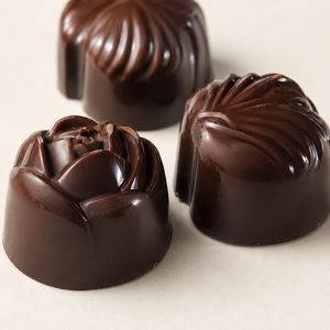 Flower Shaped Compound Dark <b>Chocolate</b> Molded Candies In Custom Box Packaging For <b>Chocolate</b> Wholesale - Product Image 2