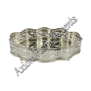 Bandeja decorativa de latón con acabado suave para servir en Navidad y uso doméstico por Axiom Home Accents - Product Image 6