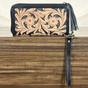 Cartera de mano de cuero vacuno premium con diseño floral a cuadros y grabado, con cremallera y múltiples ranuras para tarjetas para mujer - Product Image 5