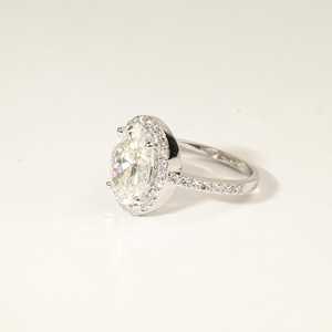 Bague de fiançailles en diamant de laboratoire ovale 3 carats certifié IGI, or massif 10K 14K 18K, pavé - Product Image 3