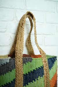 Sac fourre-tout bandoulière en coton tressé multicolore personnalisé pour femme, style bohème tendance 2026, fait main, avant-gardiste - Product Image 3