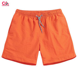 Pantalones Cortos Casuales Rojos Personalizados de Color Sólido, 100% Poliéster, Secado Rápido, Cintura con Cordón, Bolsillos, Tejido de Punto, Corte Medio - Product Image 5