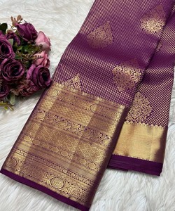 Sari de Seda Morado con Borde Dorado Zari, Traje Tradicional Indio para Bodas, para Mujer - Product Image 1