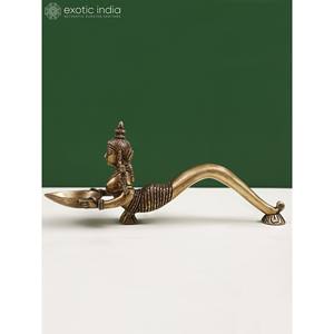 Aarti Diya de latón de 10 pulgadas hecho a mano con mango de forma de dama artículo de decoración del hogar indio - Product Image 1