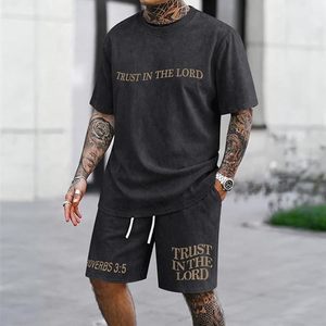 Conjunto de 2 Piezas para Hombre, Camiseta Oversize con Gráfico de Jesús Cristiano y Pantalones Cortos con Lavado Ácido, Atuendo Casual con la Frase 'Confía en el Señor' - Product Image 5