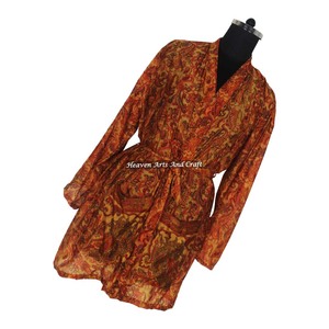 KS007 Hermoso Kimono Vintage de Seda, Sari Corto de Seda Hecho a Mano para Mujer con Bolsillos y Cinturón OEM - Product Image 4