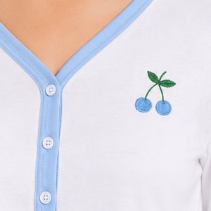 Conjunto de Pijama Corto de Manga Larga para Mujer, Color Blanco y Azul Cielo, con Estampado de Cerezas, Tejido de Algodón Suave, Pantalones Anchos, Fabricación Personalizada OEM - Product Image 5