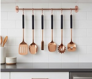 Ensemble d'ustensiles de cuisine en acier inoxydable or rose avec poignées noires pour un service élégant – Vente chaude en usine - Product Image 6
