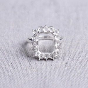 Monture de bague semi-montée vierge en argent sterling 925, taille émeraude 9x7mm, avec pierres d'accentuation rondes de 1,8mm, pré-encoupée pour pierres précieuses, pour création de bague DIY - Product Image 1