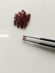Granat rouge naturel 3,5 mm, taille triligne, qualité supérieure, pierre précieuse en vrac pour la fabrication de bijoux - Product Image 2
