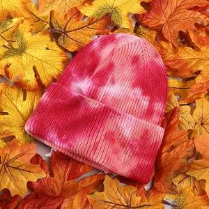 Bonnet en laine tie-dye pour femme, collection automne-hiver, avec franges rayées et fil pointu, chaud et idéal pour les activités de plein air et les voyages - Product Image 4