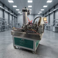 Machine à ourler et à perforer les œillets