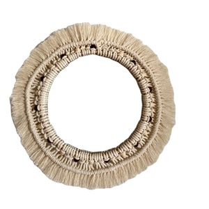 Élégance intemporelle faite à la main : miroir mural en macramé - Product Image 1
