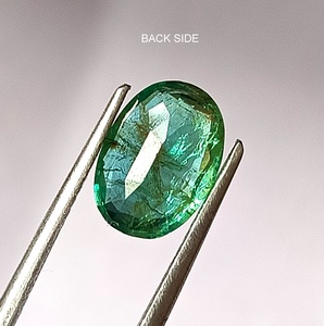 Émeraude naturelle zambienne de 1,90 carat, taille ovale facettée, pierre précieuse non montée - Product Image 4