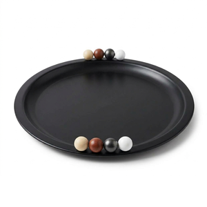 Plateau de service noir mat chic orné d'accents de perles en bois naturel, plat rond moderne et élégant pour une décoration intérieure raffinée - Product Image 4