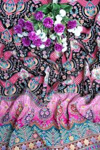 ผ้าเครปสีดำลายดอกไม้เรขาคณิตสไตล์ชาติพันธุ์พิมพ์ลายพร้อมขอบตกแต่งอย่างสวยงามสำหรับทำชุดคุर्ติ - Product Image 4