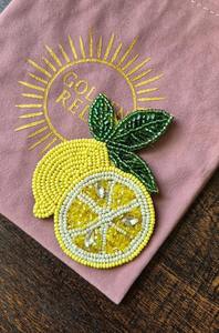 Broche Artesanal con Cuentas y Cristales, Detalles Florales, Accesorio Espiritual Elegante para Mujer, Ideal para Atuendos de Moda - Product Image 2