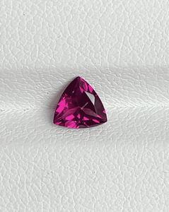 Gran Venta de piedras preciosas facetadas sueltas en forma de trillón de granate rodolita Natural del fabricante fabricación de joyas de 13mm a 30mm - Product Image 4