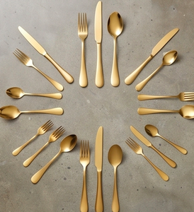 Elegante juego de cubiertos dorados con acabado de alto brillo, resistentes al óxido, para bodas y fiestas. - Product Image 3