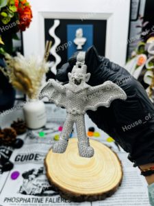 Colgante de superhéroe con incrustaciones de moissanita y diamantes, estilo hip hop, llamativo, para hombres y mujeres. - Product Image 5