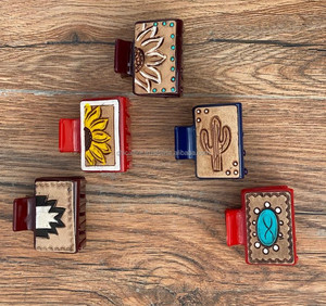 Nouvel arrivage de mini pinces à cheveux occidentales élégantes faites à la main en cuir gravé Mini pinces à cheveux en cuir Accessoires de cheveux pour femmes - Product Image 5