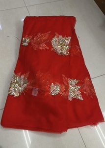 Tela de malla de encaje de lujo con lentejuelas bordadas y cuentas, recubierta de PE, para vestidos de noche y novia de mujer. - Product Image 4