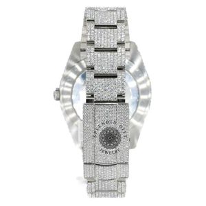 Montre de luxe en quartz pour homme et femme, boîtier en argent avec moissanite, 39 mm, mouvement analogique ETA, jour/date, verre saphir, fermoir caché, étanche 10 m - Product Image 6