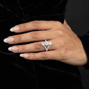 Bague en forme de Y en moissanite taille ronde style unique, en argent sterling 925, bijoux fins, cadeau idéal pour les occasions spéciales, pour elle - Product Image 6