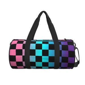 Bolsa de Viaje Unisex con Diseño a Cuadros, Impresión Bajo Demanda, Bolsa Deportiva Resistente y Elegante para Hombre - Product Image 2
