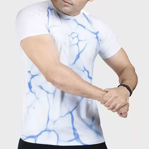 Camiseta deportiva sublimada para hombre, ligera, que absorbe la humedad, ideal para fitness, correr y actividades al aire libre. - Product Image 3