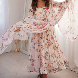 Magnifique robe Anarkali en georgette douce, prête à porter, avec dentelle sur le col, jupe ample et ensemble dupatta. - Product Image 1