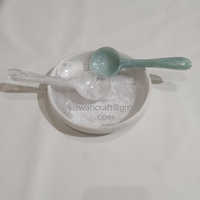 Assiettes rondes élégantes de style européen en résine marbrée ondulée, petites assiettes blanches et malachite à motifs floraux pour les événements