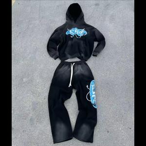 Ensemble de survêtement personnalisé pour homme - Sweat à capuche et pantalon de jogging coupe classique, impression sérigraphiée, détails en strass, vêtements de sport tendance - Product Image 3