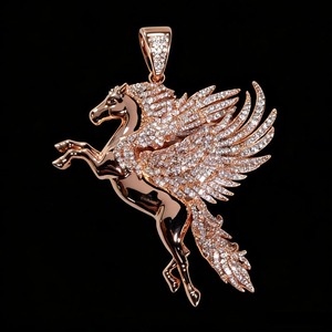 Pendentif Cheval en Argent Sterling 925 Plaqué Or HIP HOP avec Pierres de Moissanite Incrustées, Design Animalier, Breloques Diamantées - Product Image 1