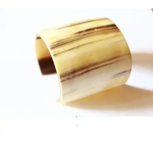 Brazalete de Cuerno Natural Tallado a Mano, Diseño de Cuerno de Buey/Búfalo, Ecológico, Hecho a Mano, de Alta Calidad, Joyería Moderna - Product Image 3