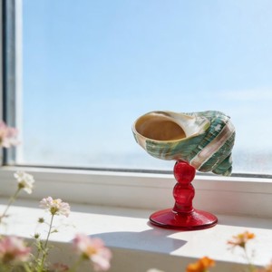 Verre à vin élégant en forme de coquillage, une addition à toute collection de verrerie, inspiré par la beauté naturelle de l'océan. - Product Image 2