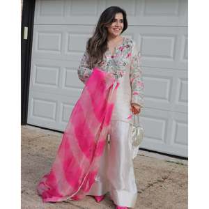 Ensemble haut-bas et dupatta magnifique pour femmes, vêtements de soirée de créateur - Product Image 3
