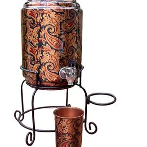 Pot à eau en cuivre avec 1 verre et support en fer, pot à eau en cuivre gravé avec support en fer et robinet, décoration de cuisine indienne - Product Image 3
