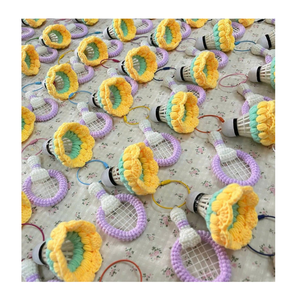 Porte-clés en fil à crocheter personnalisé, fait main, mini personnage tricoté, breloque de sac en laine douce, pour cadeaux de marque privée, conception OEM ODM - Product Image 5