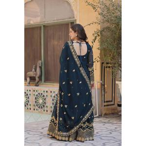 Vestido de Diseño Hecho a Mano con Corte en A, Parte Inferior Bordada y Dupatta, Cintura Imperio con Trabajo de Lentejuelas - Product Image 3